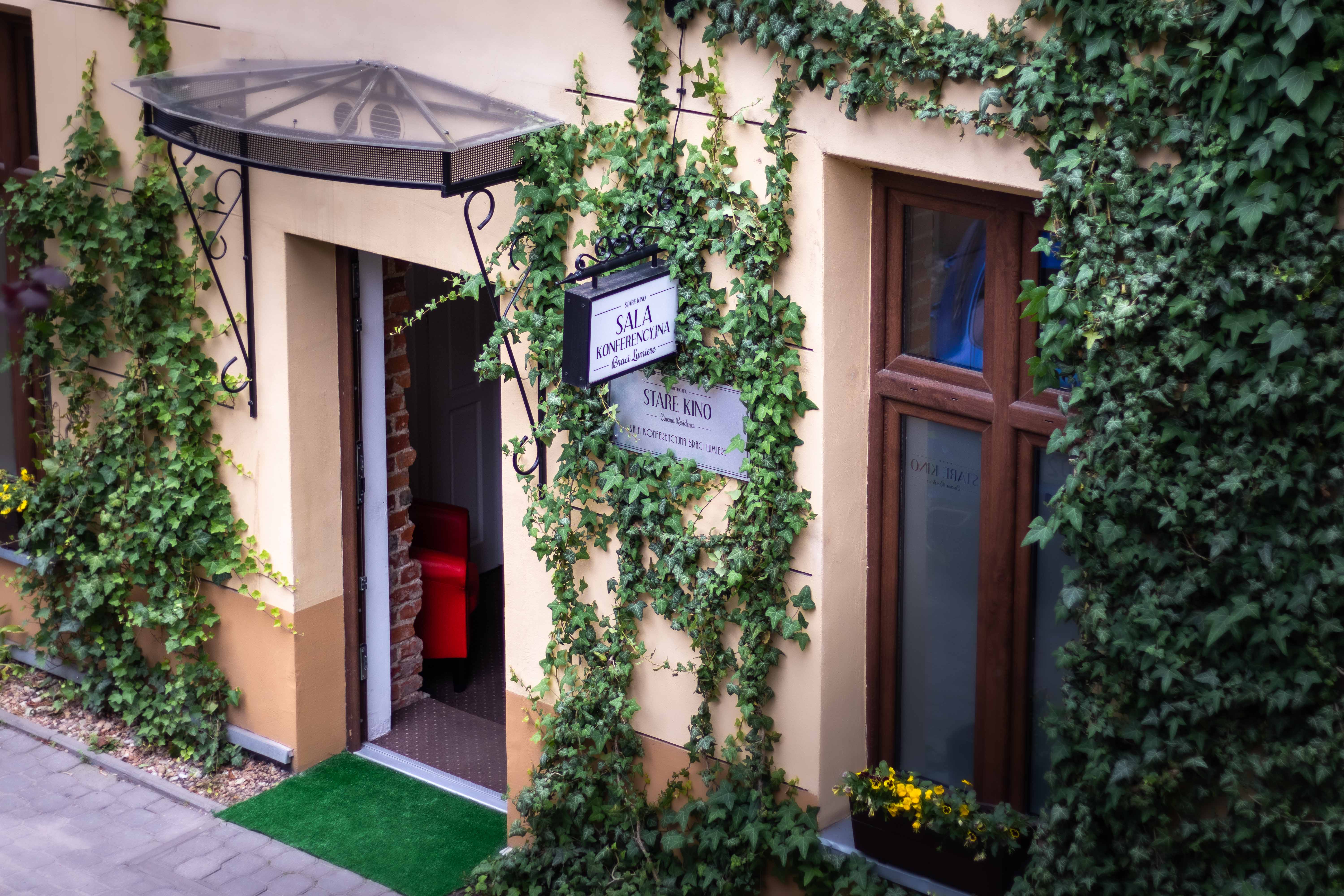 Real Estate Photography - Exterior Stare Kino Entrance